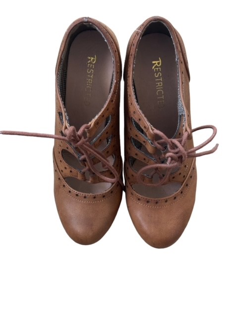 Restricted Closed-Toed Wedge Shoe | Size 8.5